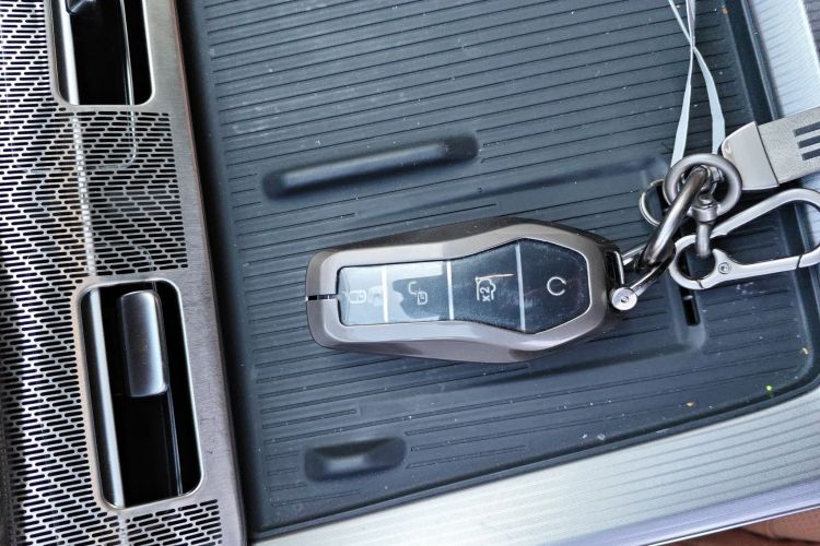 BYD HanL 2025 صورة سيارة #11