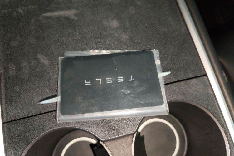 Tesla Model Y 2021 car image #11
