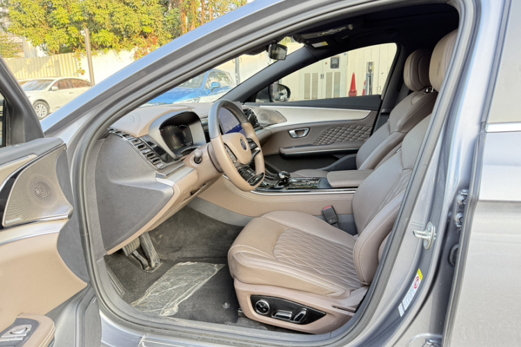 BYD Han 2023 immagine di auto #11