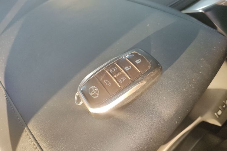 Toyota Alphard 2022 car image #11