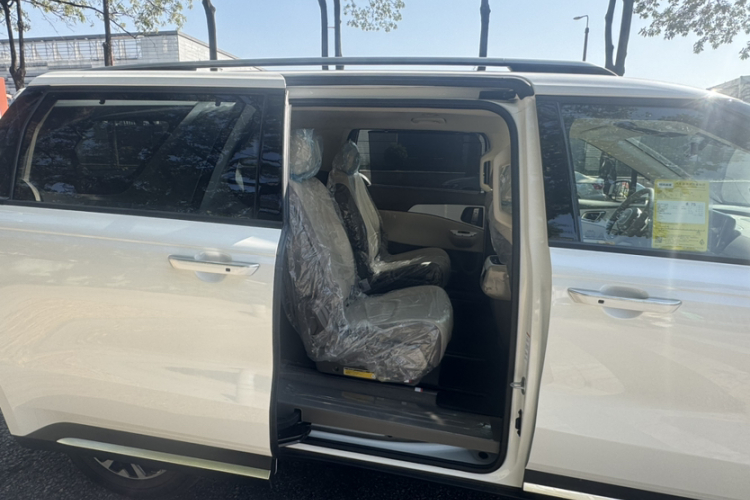 Kia Carnival 2025 immagine di auto #11