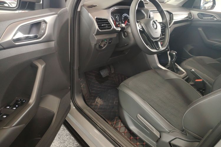 Volkswagen T-Cross 2019 car image #11