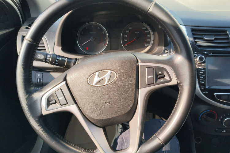 Hyundai Reina Hatchback 2015 imagem de carro #11