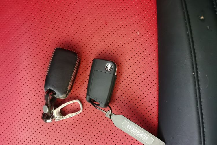 Skoda Karoq 2020 car image #11