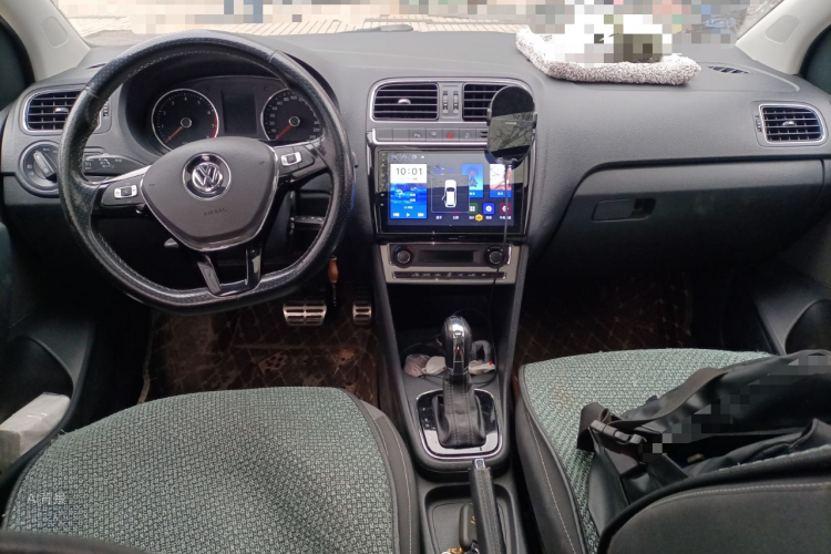 Polo 2015 car image #11