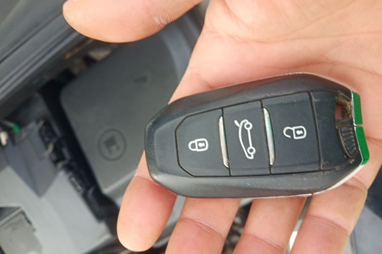 Citroen C4L 2017 car image #11