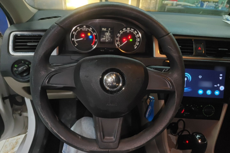 Skoda Rapid Spaceback 2016 car image #11