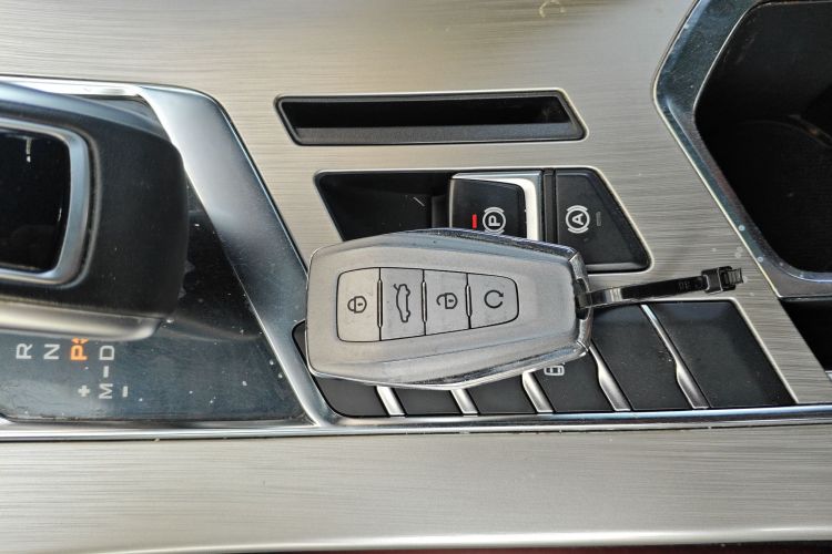 GEELY Coolray 2019 car image #11