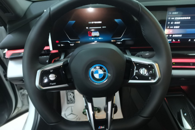 BMW i5 2025 car image #11