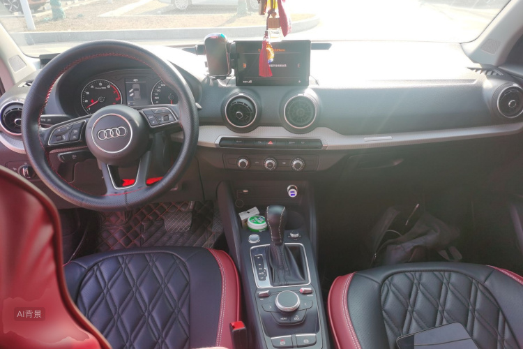 Audi Q2L 2020 car image #11