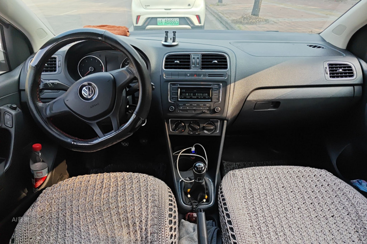 Polo 2015 car image #11