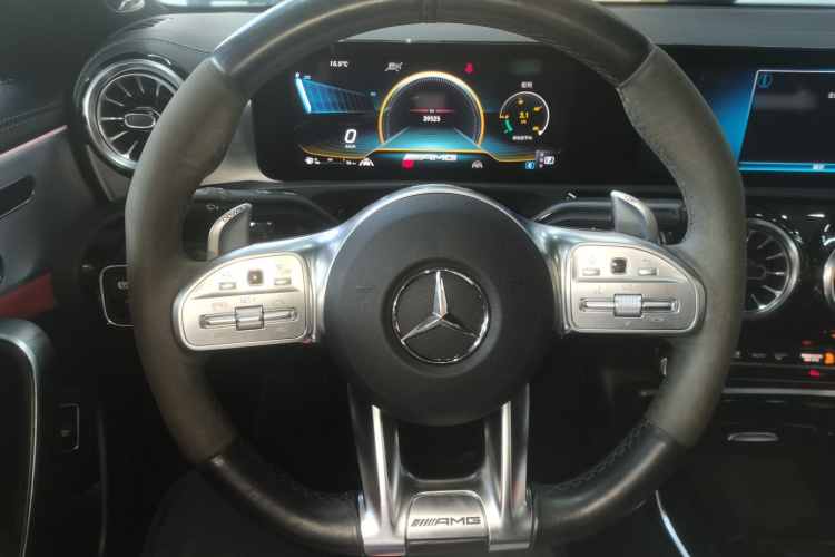 Mercedes-Benz CLA AMG 2022 صورة سيارة #11