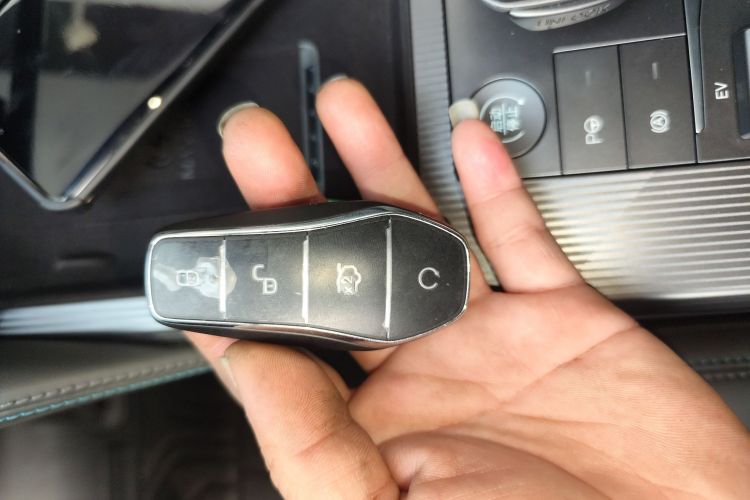 BYD SongL DM-i 2025 car image #11