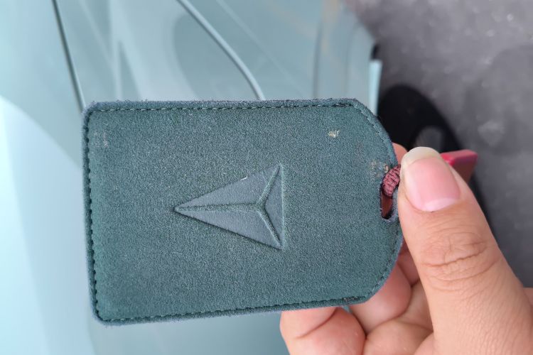 Avatr 11 2024 car image #11