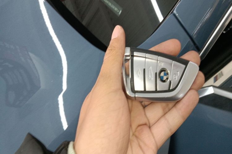 BMW 8 Series 2020 car image #11