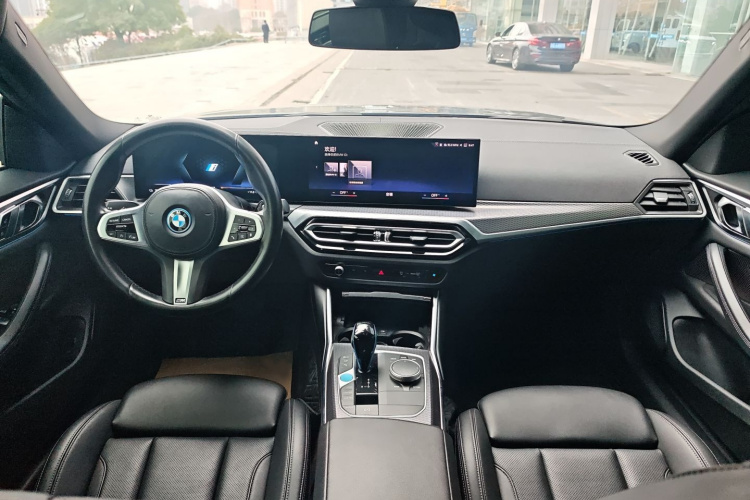 BMW i4 2022 car image #11
