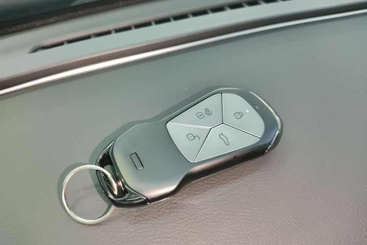 Xpeng G9 2025 immagine di auto #11