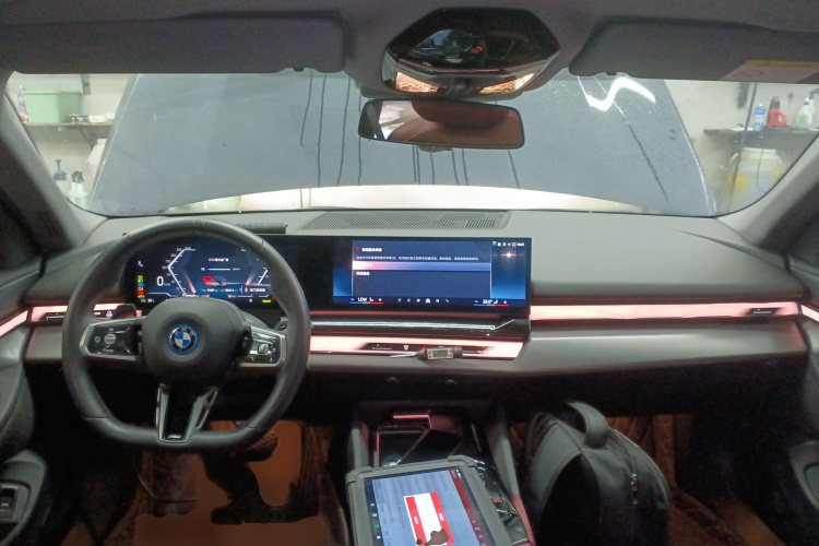 BMW i5 2024 car image #11