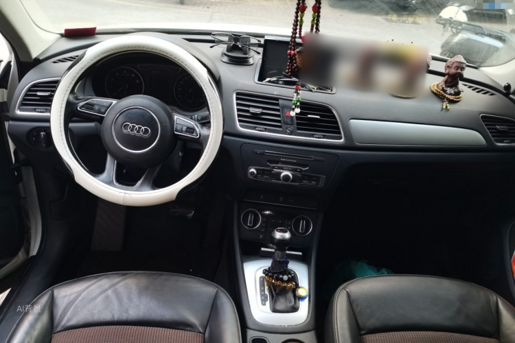 Audi Q3 2016 car image #11