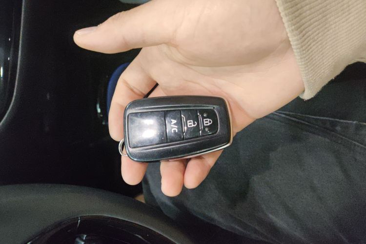 Toyota Izoa E 2020 imagen de coche #11