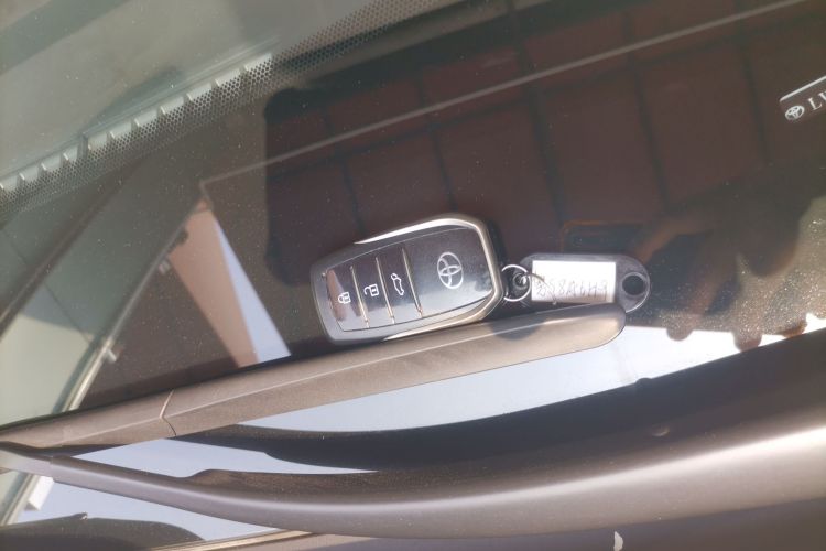 Toyota Venza 2023 immagine di auto #11