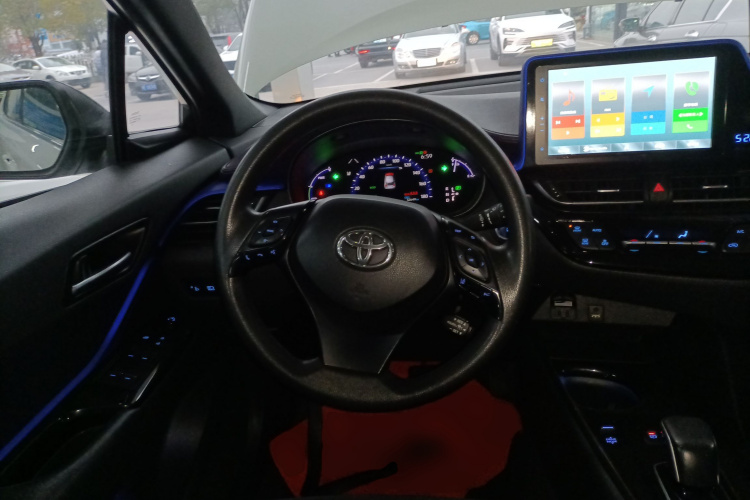 Toyota C-HR EV 2021 изображение автомобиля #11