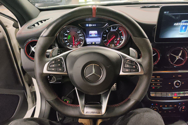 Mercedes-Benz GLA AMG 2017 car image #11