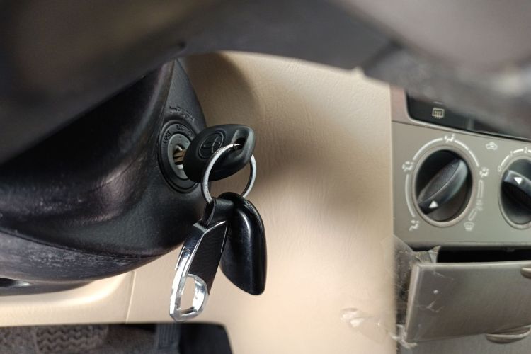 Toyota Corolla (Classic) 2015 изображение автомобиля #11