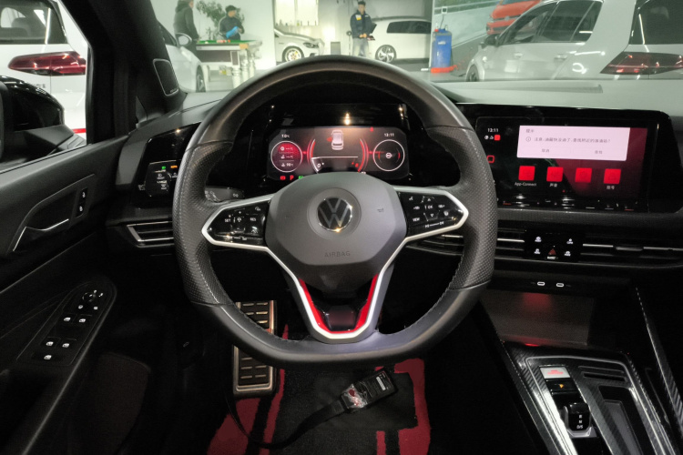 Volkswagen GolfGTI 2022 immagine di auto #11