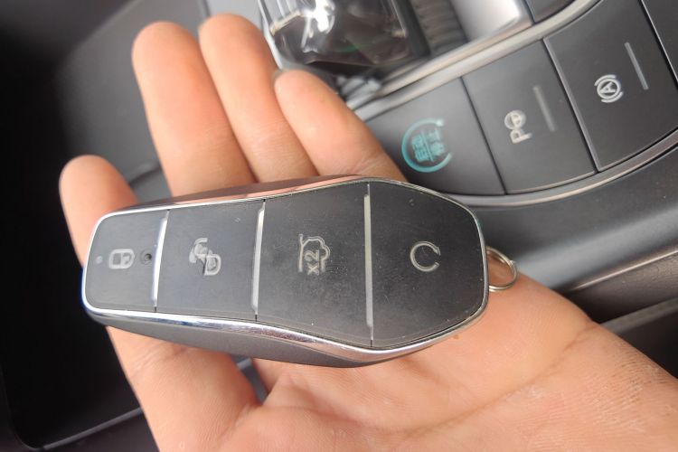 BYD Sea Lion 05 DM-i 2025 image de voiture #11