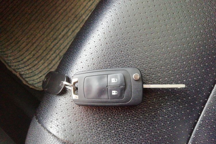 Chevrolet Tracker 2015 immagine di auto #11