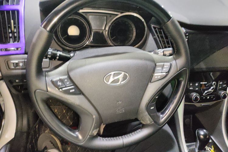 Hyundai Sonata 2015 car image #11