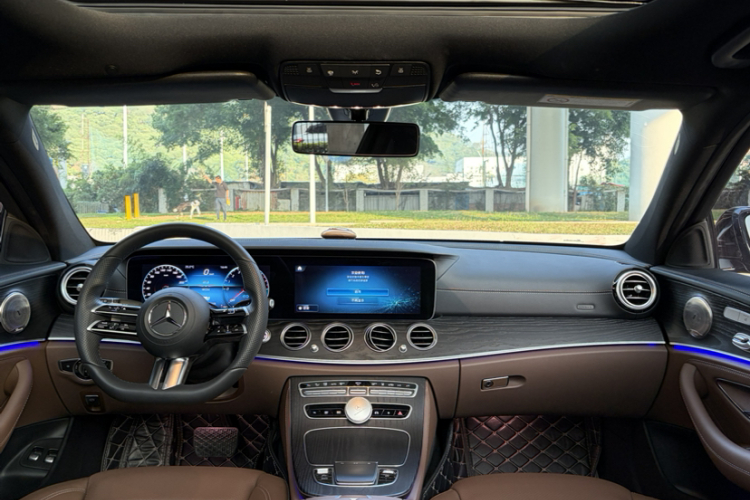 Mercedes-Benz E Class New Energy 2022 car image #11