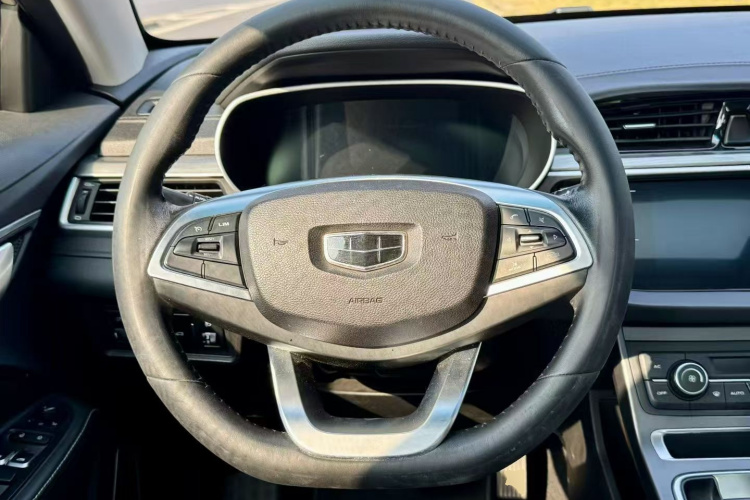 GEELY Emgrand 2019 car image #11