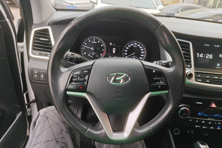 Hyundai Tucson 2016 car image #11