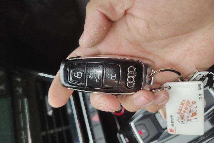 Audi e-tron GT 2024 car image #11