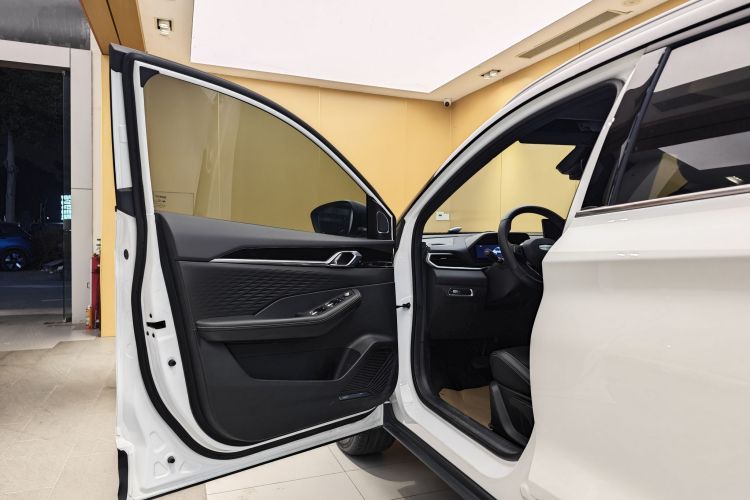 GEELY Coolray 2024 car image #11