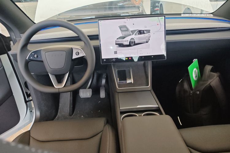 Tesla Model Y L 2025 image de voiture #11