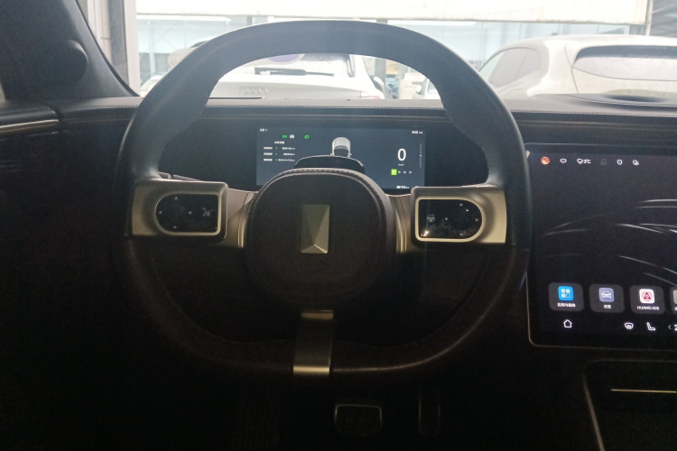 Avatr 11 2022 car image #11