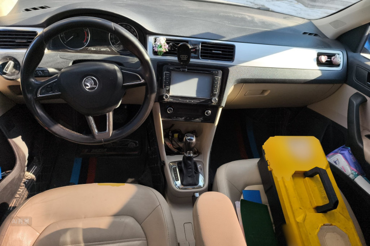 Skoda Rapid Spaceback 2014 car image #11