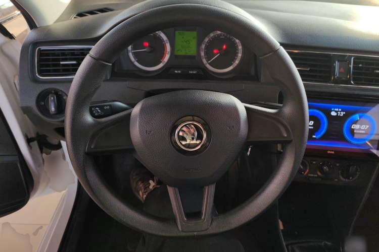 Skoda Rapid 2019 car image #11