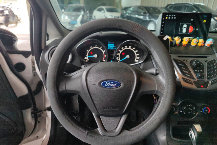 Ford Fiesta 2015 car image #11