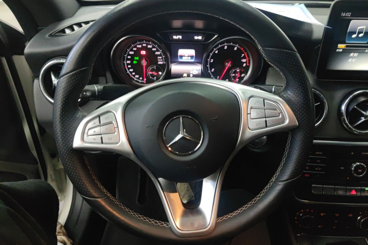 Mercedes-Benz CLA Class (Imported) 2017 #11 Mercedes-Benz CLA Class (Imported) 2017 car image #11