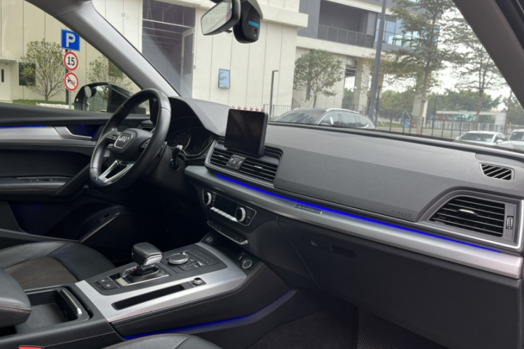 Audi Q5L 2020 car image #11