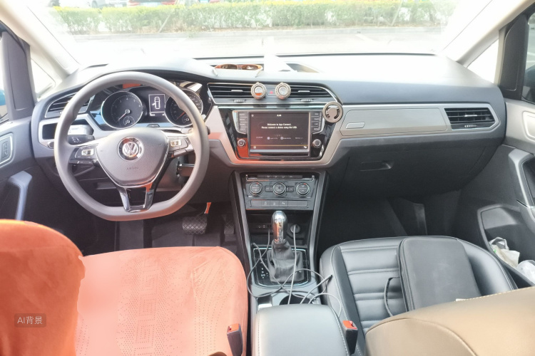 Volkswagen Touran 2019 car image #11