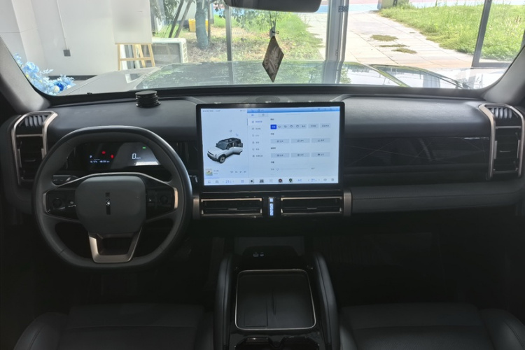 2024 car image #11