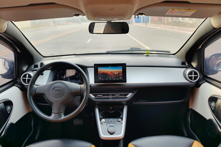 BYD e1 2020 car image #11