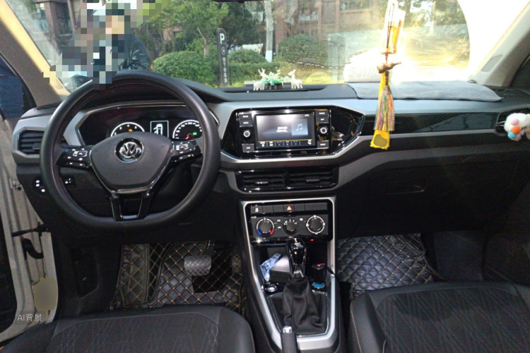 Volkswagen T-Cross 2020 car image #11