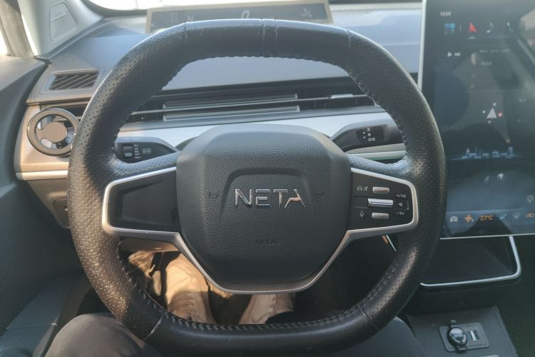 哪吒汽车 哪吒V 2020 汽车图片 #11