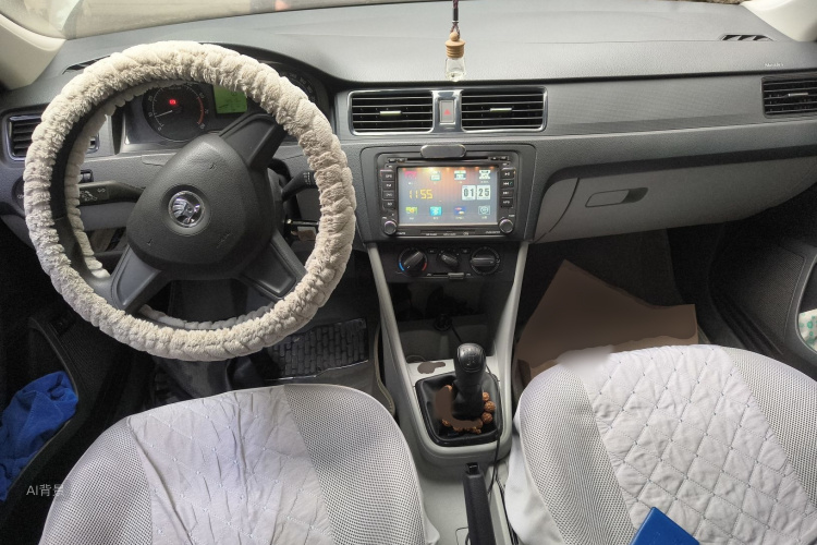 Skoda Rapid 2015 imagem de carro #11